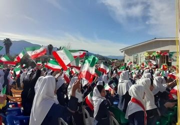 آیین نواختن « گلبانگ انقلاب » در مدرسه 22 بهمن دلند