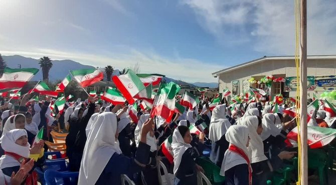 آیین نواختن « گلبانگ انقلاب » در مدرسه 22 بهمن دلند