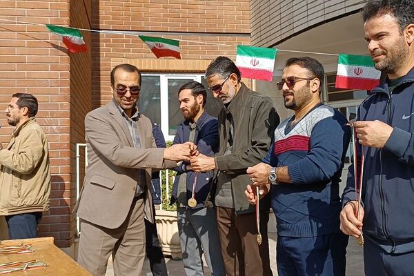 قهرمانی تیم والیبال مدرسه انصارالمهدی در مسابقات منطقه