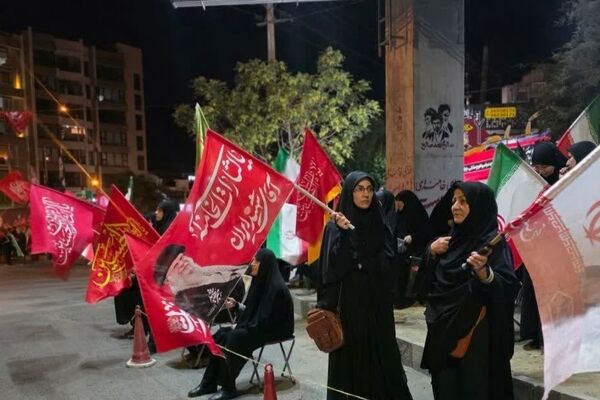 تجمع شبانه هزاران شهروند در همدان