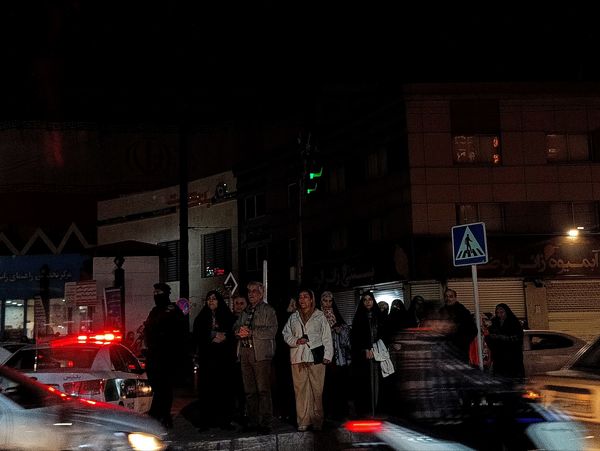 فریاد «الله‌اکبر» مردم در خیابان امام رضا(ع)؛ شبی پرشور در آستانه ۲۲ بهمن