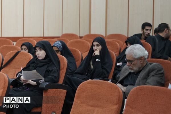 دومین نشست فعالان رسانه ای استان قم با موضوع تشییع رهبر شهید 