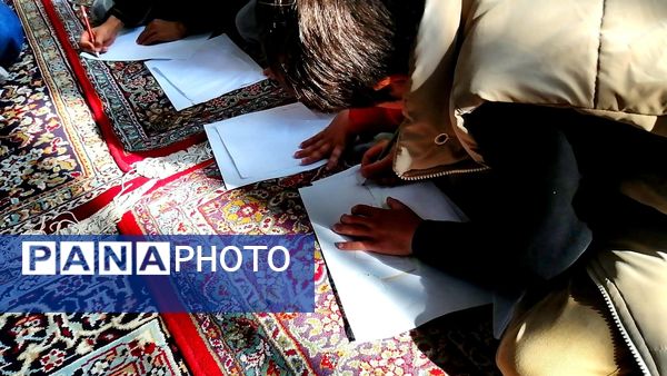 برپایی غرفه کودک در حاشیه نماز جمعه شهرستان کاشمر