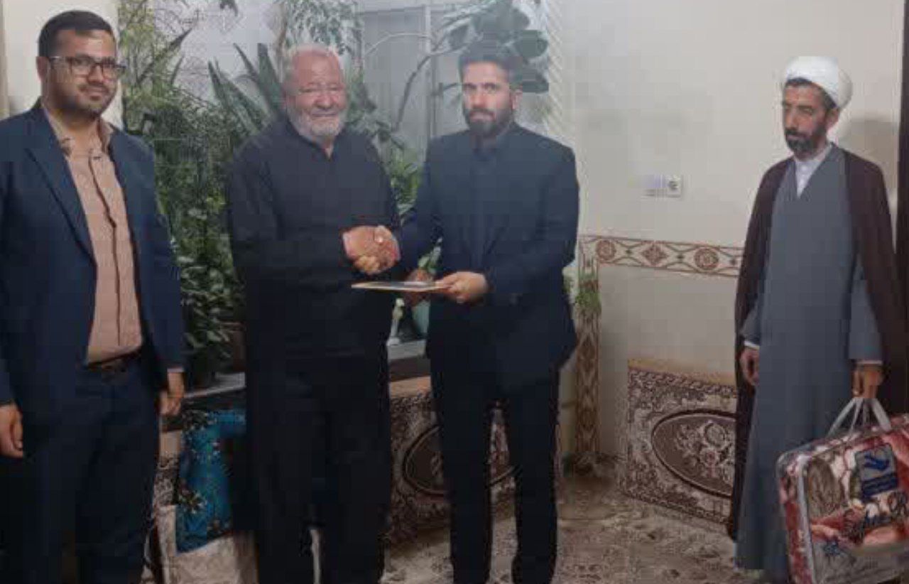 تجلیل از خانواده شهید «اصغر مولوی»
