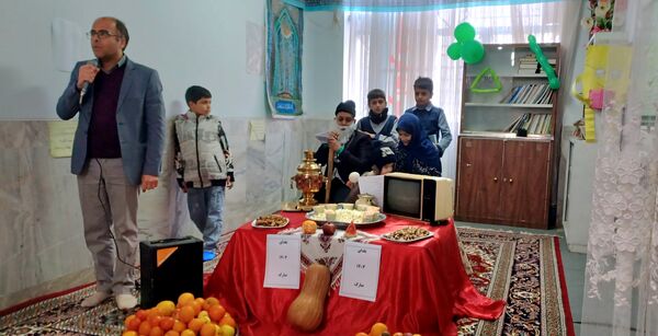جشن یلدا و شور و نشاط در مدرسه فرهنگ شهیدان تهامی خلیل آباد