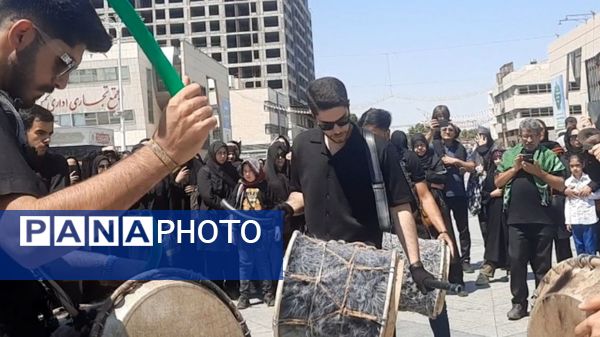 جاماندگان اربعین حسینی در مسیر حرم مطهر امام مهربانی