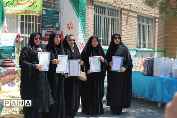 زنگ سپاس معلم در فاروج به صدا در آمد 