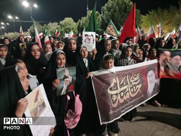 حضور گسترده دانش آموزان خدیجه کبری ابرکوه در گرامیداشت شهدای میناب