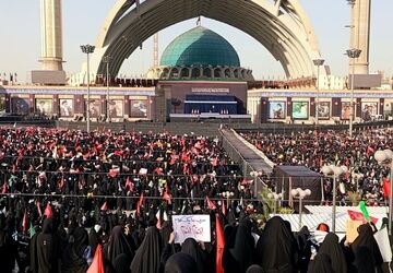 مصلی امام خمینی (ره) در سوگ،حضور میلیونی مردم در وداع با رهبر انقلاب