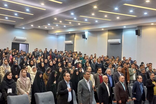 تقدیر از رتبه‌های برتر کنکور در اداره آموزش‌و‌پرورش شهرستان اسلامشهر 