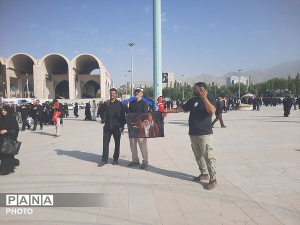 اولین روز وداع با شکوه با رهبر شهید و خانواده بزرگوارشان 