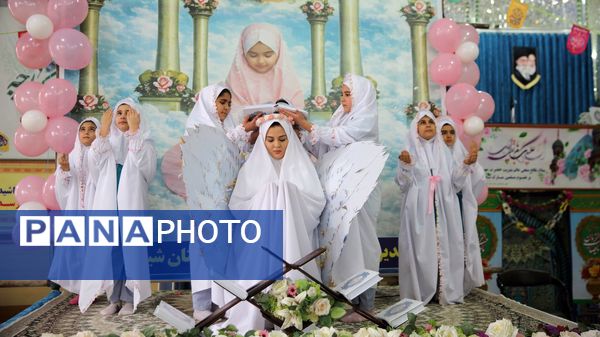 حضور پرشور مکلفین در مصلی بزرگ امام خامنه‌ای(مدظله العالی) با حضور بیش از ۱۰۰۰ هزار دانش‌آموز شهرستان