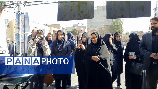 اولین نمایشگاه ماها در دبیرستان فرزانگان ۲ دوره دوم ناحیه ۷ مشهد