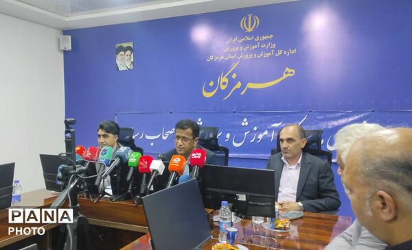 نشست خبری مدیرکل آموزش و پرورش هرمزگان با حضور اصحاب رسانه