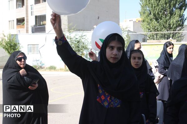برگزاری جشن جوانه‌ها در مدرسه مهدیه زنجان با حضور مسئولان استانی