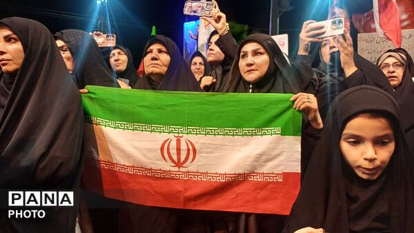 کوهدشت  یک صدا،اجتماع مردمی برای دفاع از وطن  وبیعت بارهبر جدید