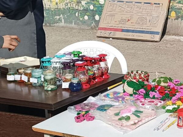 بازارچه و نمایشگاه کسب و کار دانش آموزی در دبیرستان امجدی۲