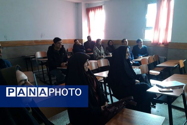 اولین دوره آموزشی آموزگاران با هدف کیفیت بخشی برنامه های سلامت و تندرستی 