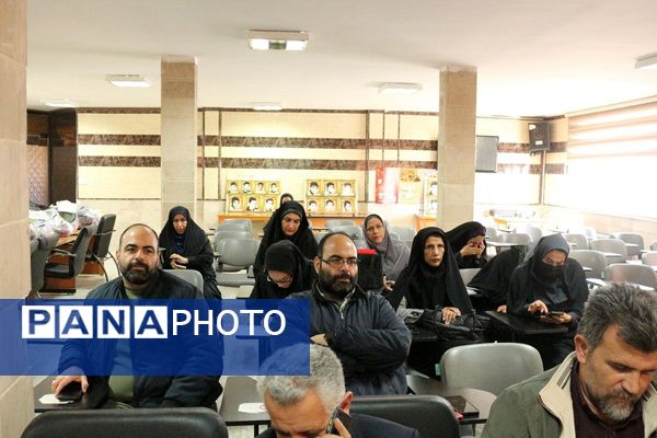 کاروان فجر در مدارس؛ از توزیع تجهیزات ورزشی تا بسته‌های بهداشتی با حضور مدیر آموزش‌و‌پرورش