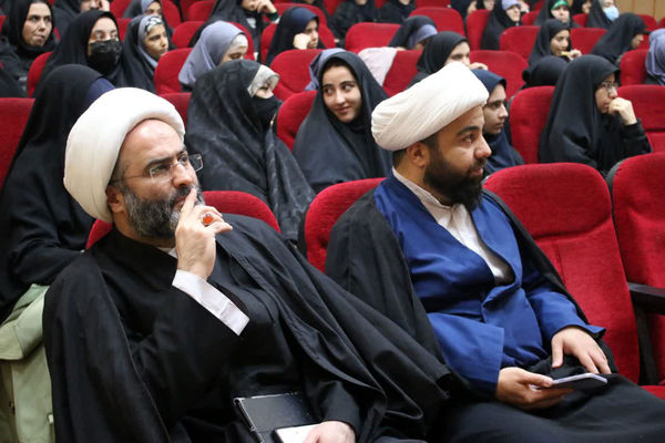 جلوه‌هایی از همایش تقدیر از دختران فعال در هیات‌های دانش‌آموزی قم