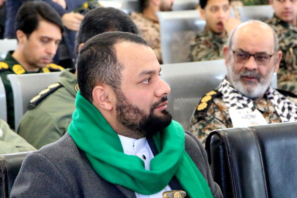 مراسم نمادین استقبال از امام خمینی (ره) در فرودگاه یزد 