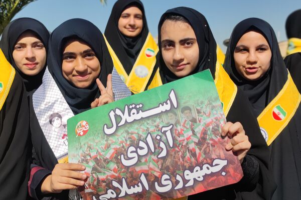 روز دانش‌آموز، روز خروشِ آگاهی و شادابی