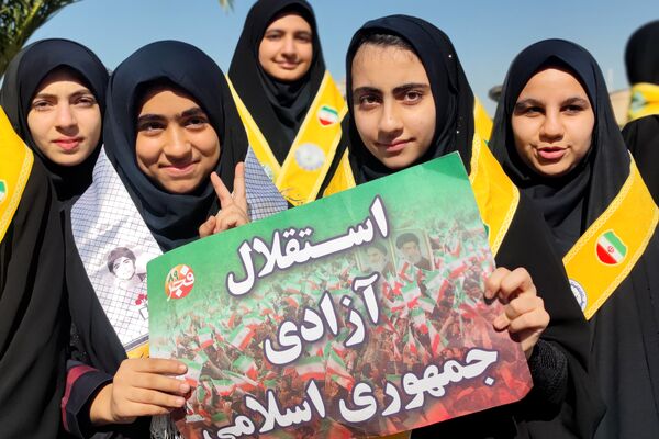 روز دانش‌آموز، روز خروشِ آگاهی و شادابی