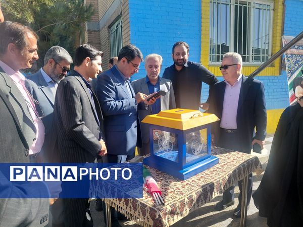 مراسم بازگشایی مدارس و جشن عاطفه‌ها در مدرسه نمونه دولتی خدیجه الکبری(س) قروه