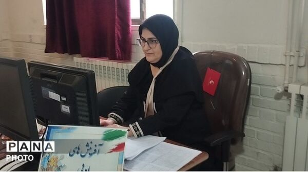 بازدید از دبیرخانه استانی چهل‌وچهارمین جشنواره فرهنگی و هنری دانش آموزان خراسان رضوی