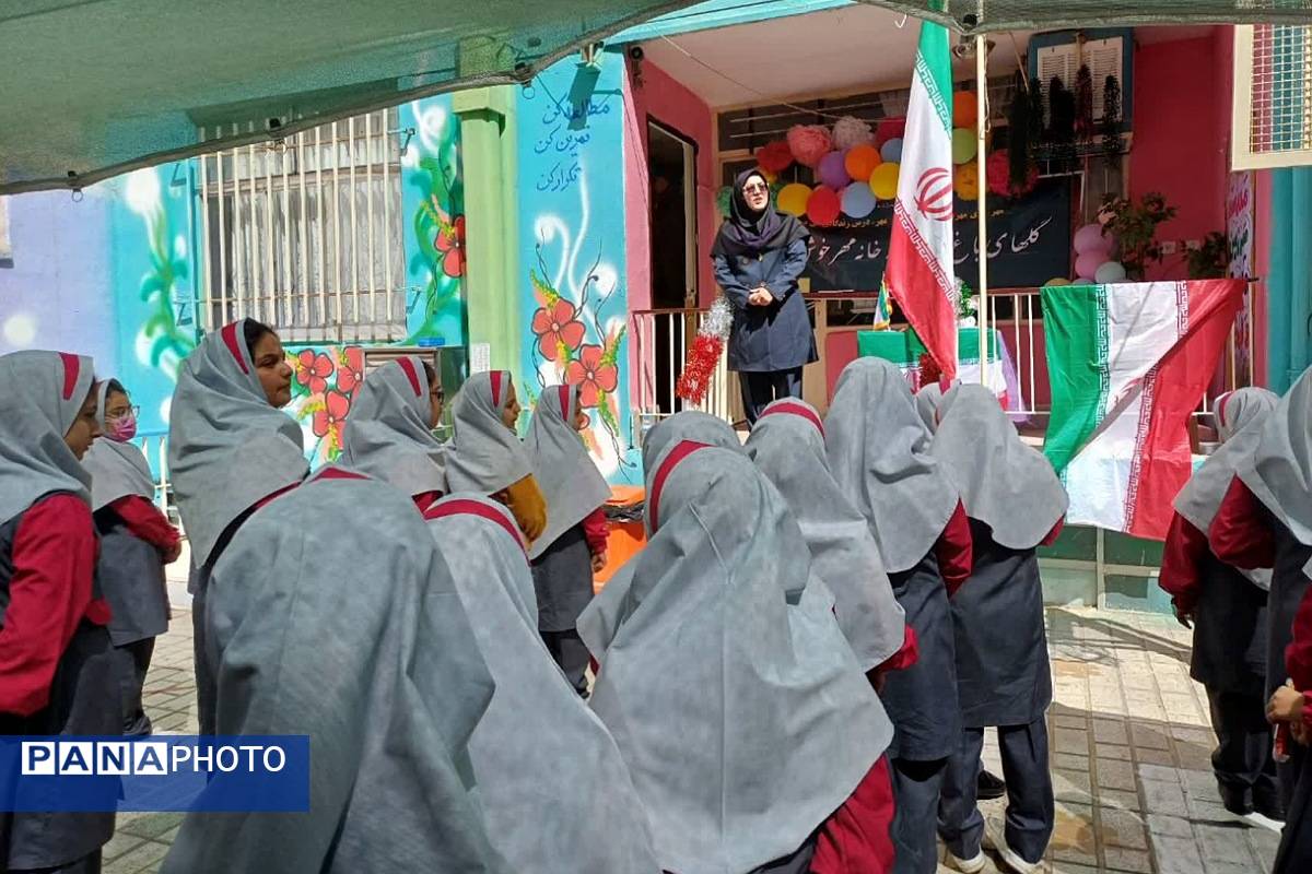 پویش پرچم همزمان با آغاز سال تحصیلی در دبستان سارا