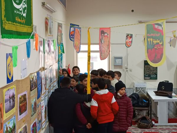 برپایی نمایشگاه مدرسه انقلاب در دبیرستان شهید رجایی