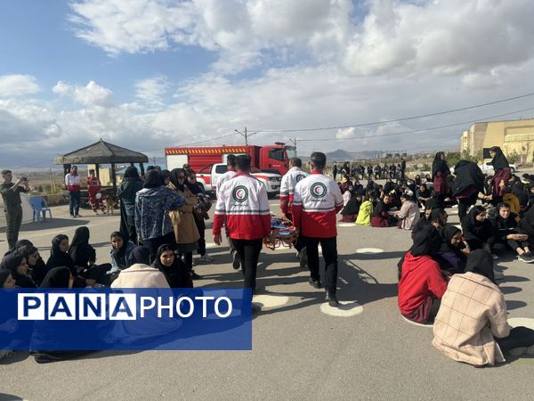 مراسم گرامیداشت هفته پدافند غیرعامل در دبیرستان عشایری شبانه‌روزی نسیبه