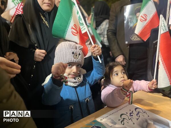 پیشتازان دانش‌آموز؛ روایت‌گران عشق به وطن و ولایت در آیین چهلم شهدای میناب