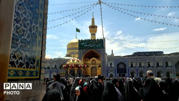 حرم نورانی و دل‌های مشتاق در کنار امام رضا (ع)