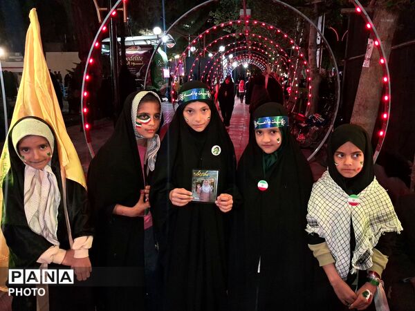 کودکان کاشمری پای کار انقلاب 