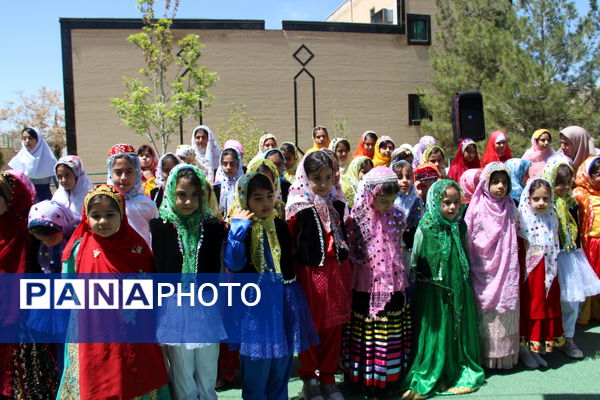 «جشنواره دا» در دبستان غیرانتفاعی امام صادق (ع) 