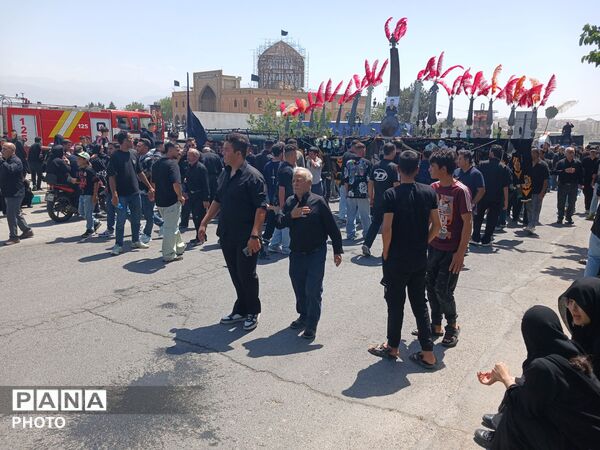 عزاداری پرشور ظهر عاشورا در محمدشهر کرج