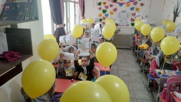 جشن شکوفه‌ها در مدرسه پیک انقلاب ناحیه 2 کرج