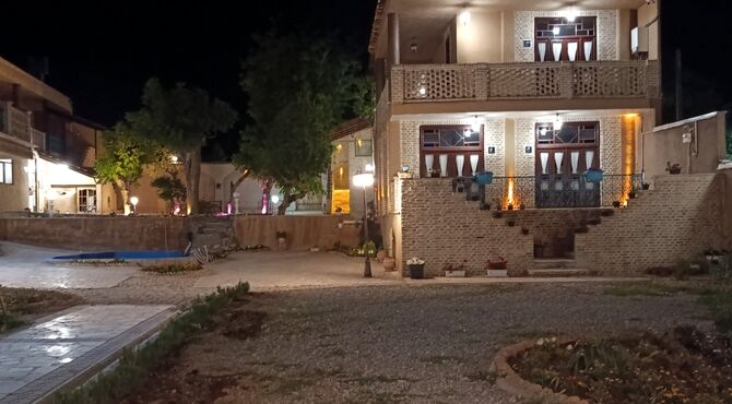  عمارت بومگردی پریزاد در روستای هرچگان