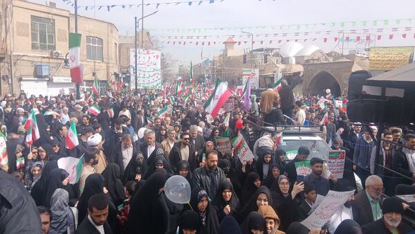 جلوه هایی از راهپیمایی جشن پیروزی انقلاب در شهر قم