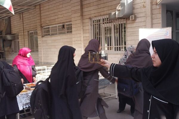 برگزاری جشن آغازین مهرماه در دبیرستان حضرت زینب(س) ناحیه یک شهرری