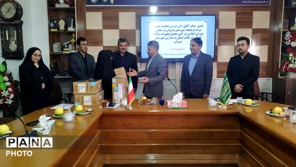 اهدای تجهیزات آموزشی به مدارس شهرستان شیروان