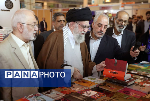 بازدید رهبر معظم انقلاب اسلامی از سی‌وپنجمین نمایشگاه کتاب تهران