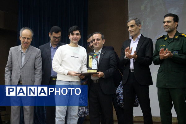 تجلیل از برگزیدگان دبیرستان شهید بهشتی شهرستان بوشهر (2)