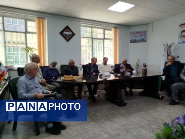 نشست هم‌اندیشی پیشکسوتان امورتربیتی با معاون پرورشی  و تربیت بدنی کاشمر