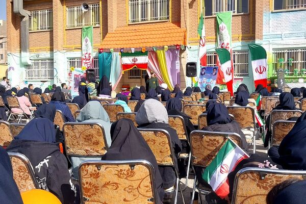 جشن پیروزی انقلاب اسلامی در مدارس منطقه کهریزک 