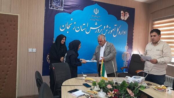 دیدار جمعی از دانش‌آموز خبرنگاران زنجانی با مدیرکل آموزش و پرورش استان