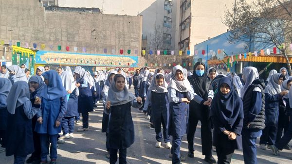 بزرگداشت روز ۲۲ بهمن  در دبستان میثاق 