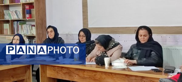 برگزاری کارگاه هدایت تحصیلی پایه نهم در دبیرستان فرزانگان شیروان