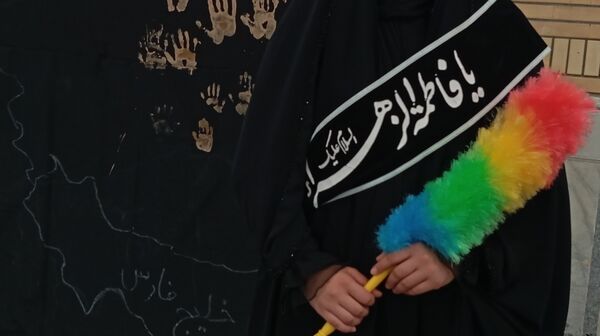 عزاداری دختران فاطمی شهر بن با محوریت حمایت از رهبری 